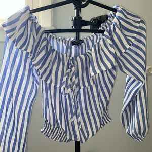 Cute off the shoulders top !!! Only worn once!